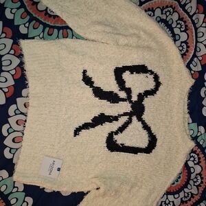 Arizona Jean Company Cream Sweater with Black Bow